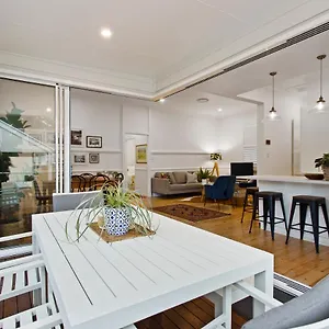 sierra-cottage-a-homely-space-superb-location.queenslandhotels.net/