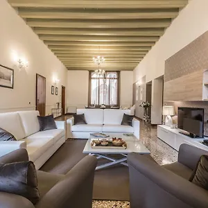  Appartement Ca' Del Monastero 4 Collection Up To 8 Guests With Lift Italie